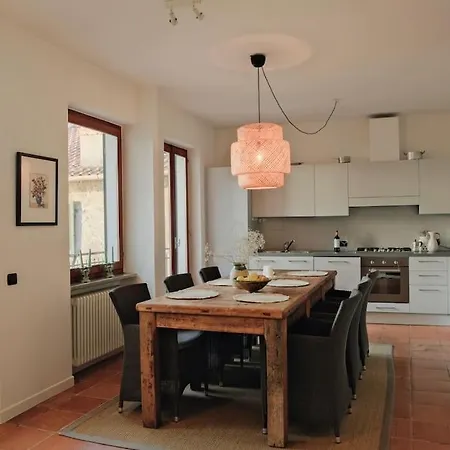 Hébergement de vacances Volledig Huis Met Zicht Op Comomeer