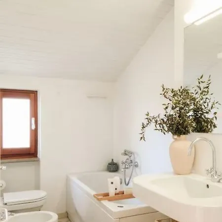 Volledig Huis Met Zicht Op Comomeer Holiday home Musso